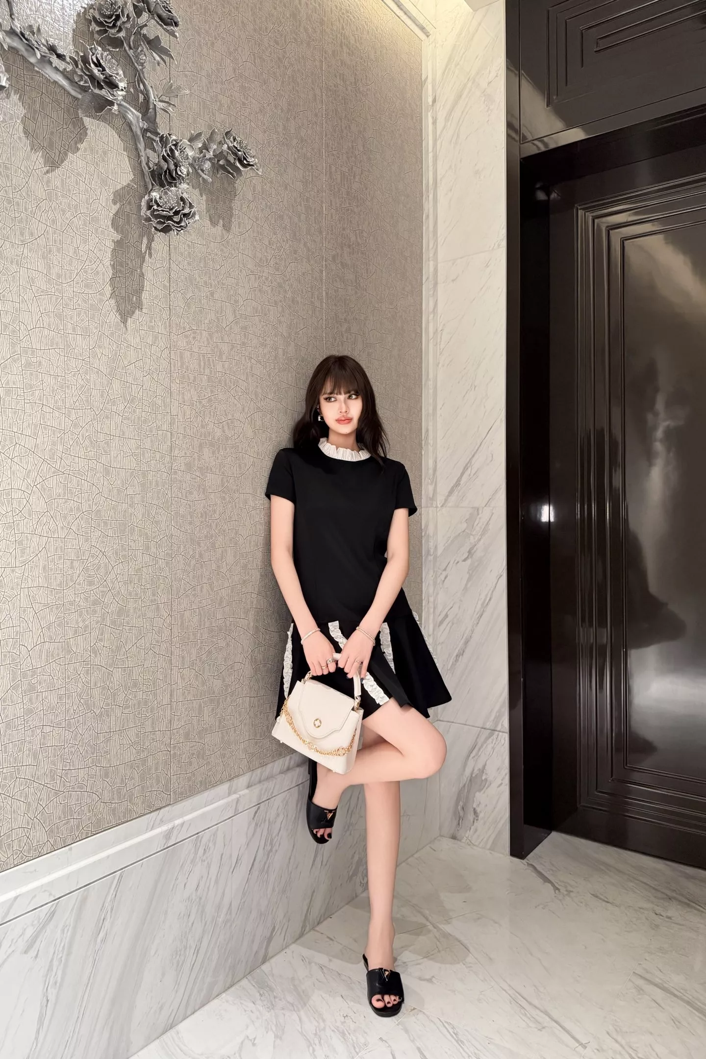 로에베 블랙 프릴 배색 반소매 원피스 상세 이미지 40