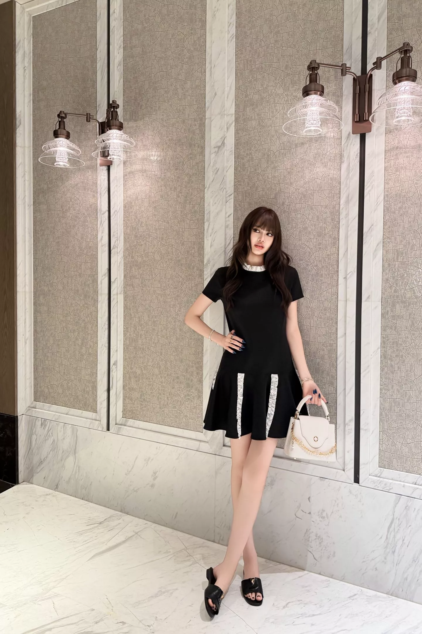 로에베 블랙 프릴 배색 반소매 원피스 상세 이미지 34