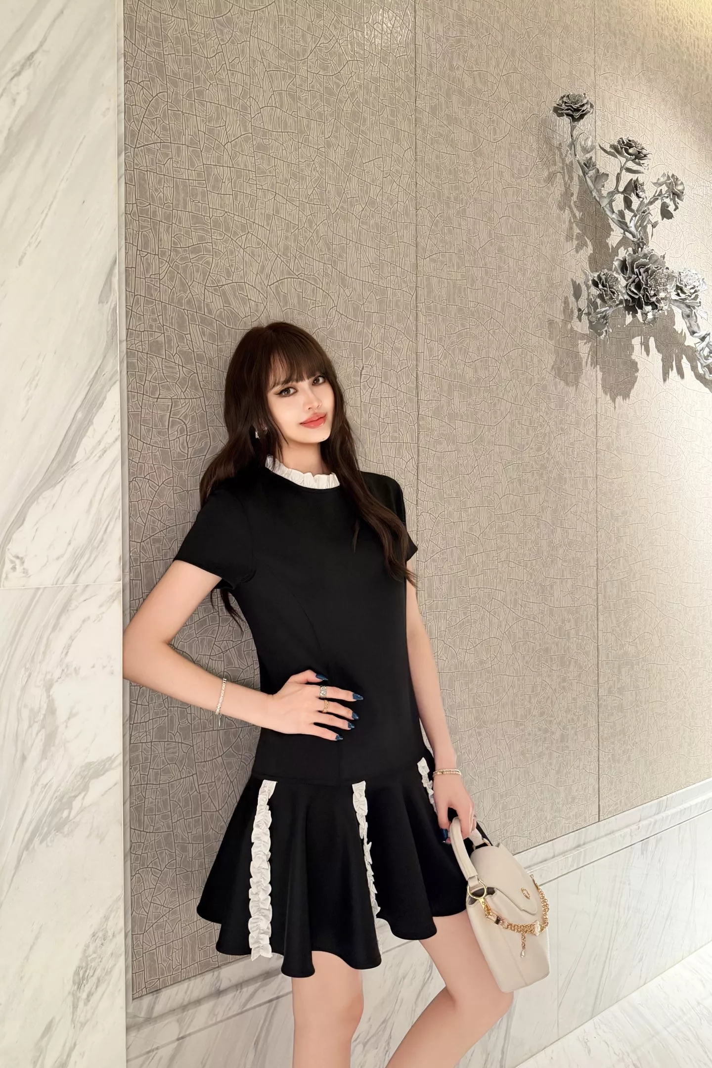 로에베 블랙 프릴 배색 반소매 원피스 상세 이미지 37