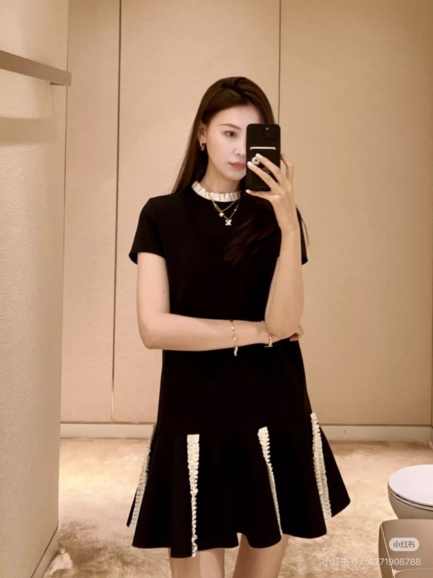 로에베 블랙 프릴 배색 반소매 원피스 상세 이미지 22