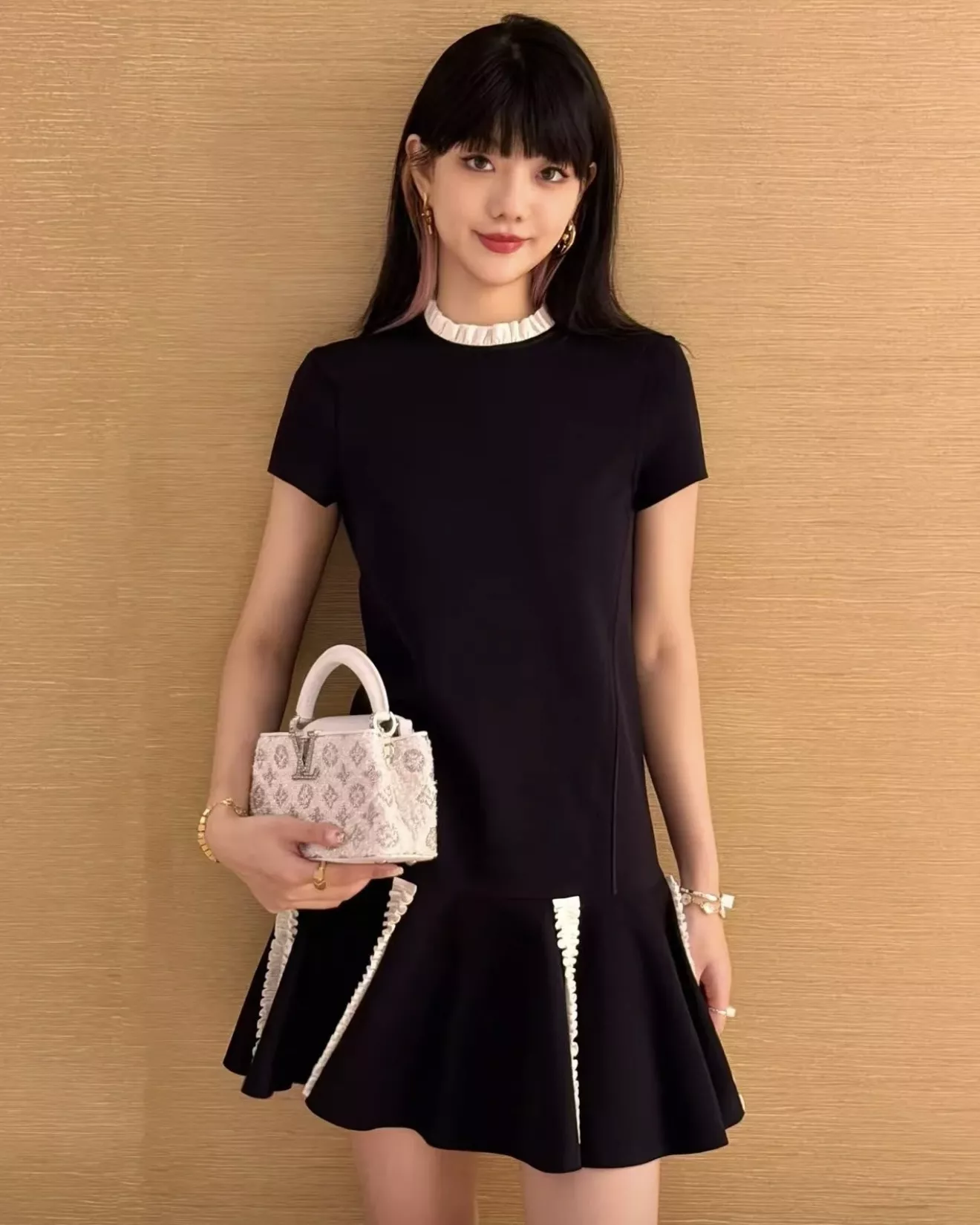 로에베 블랙 프릴 배색 반소매 원피스 상세 이미지 30