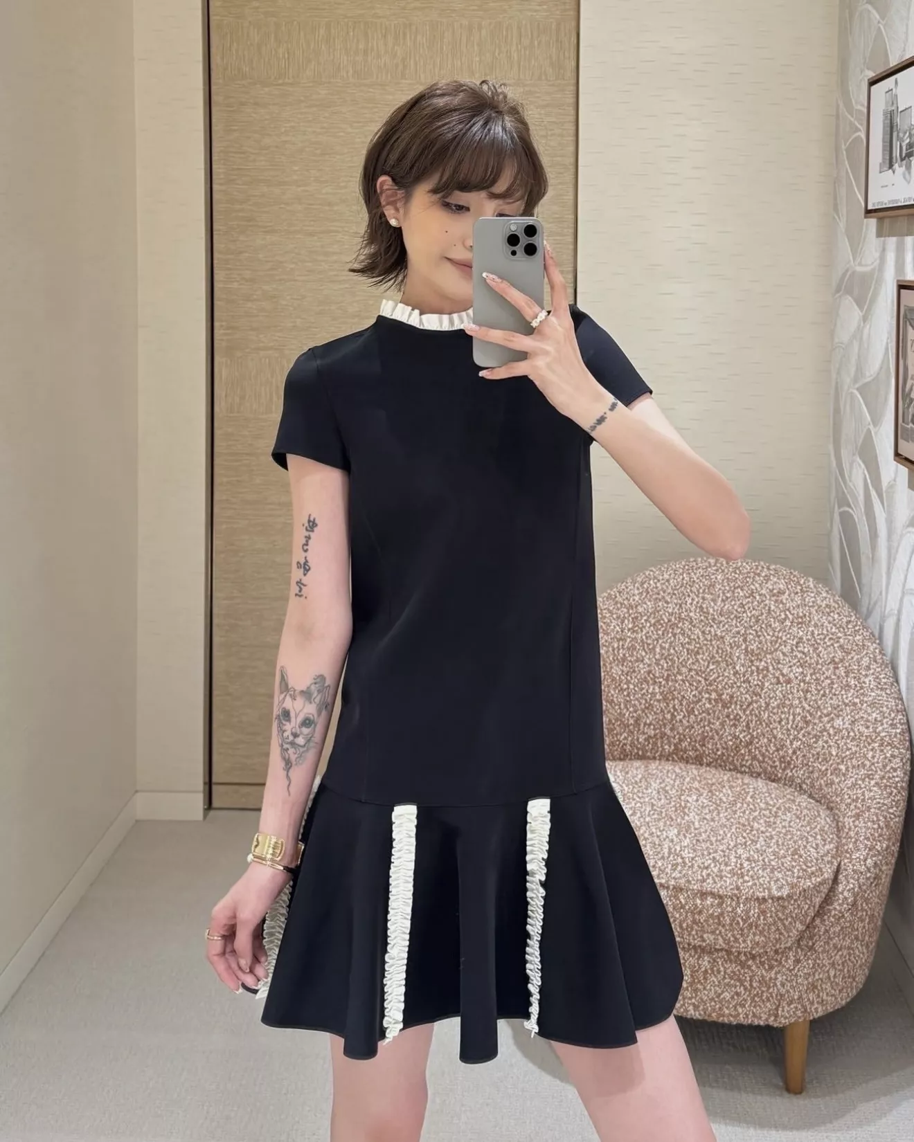로에베 블랙 프릴 배색 반소매 원피스 상세 이미지 21