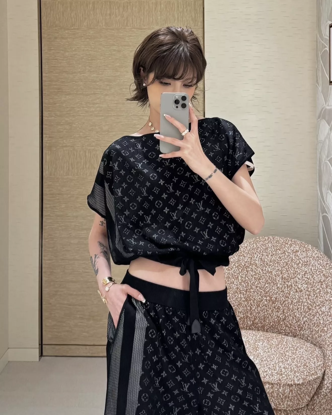 루이비통 모노그램 메쉬 크롭 팬츠 상세 이미지 16