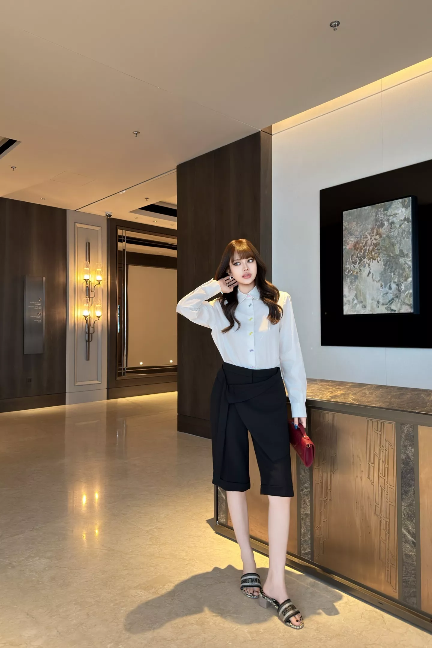 디올 마카롱 컬러 리본 버튼이 포인트인 여성 화이트 긴소매 셔츠 상세 이미지 27