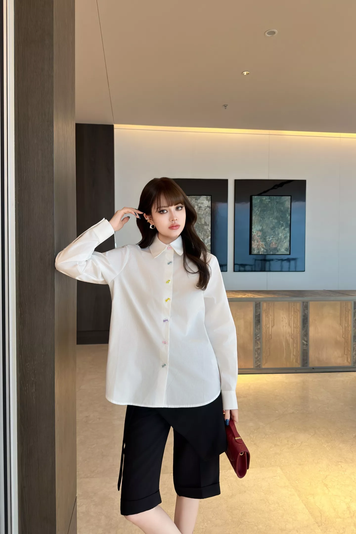 디올 마카롱 컬러 리본 버튼이 포인트인 여성 화이트 긴소매 셔츠 상세 이미지 24