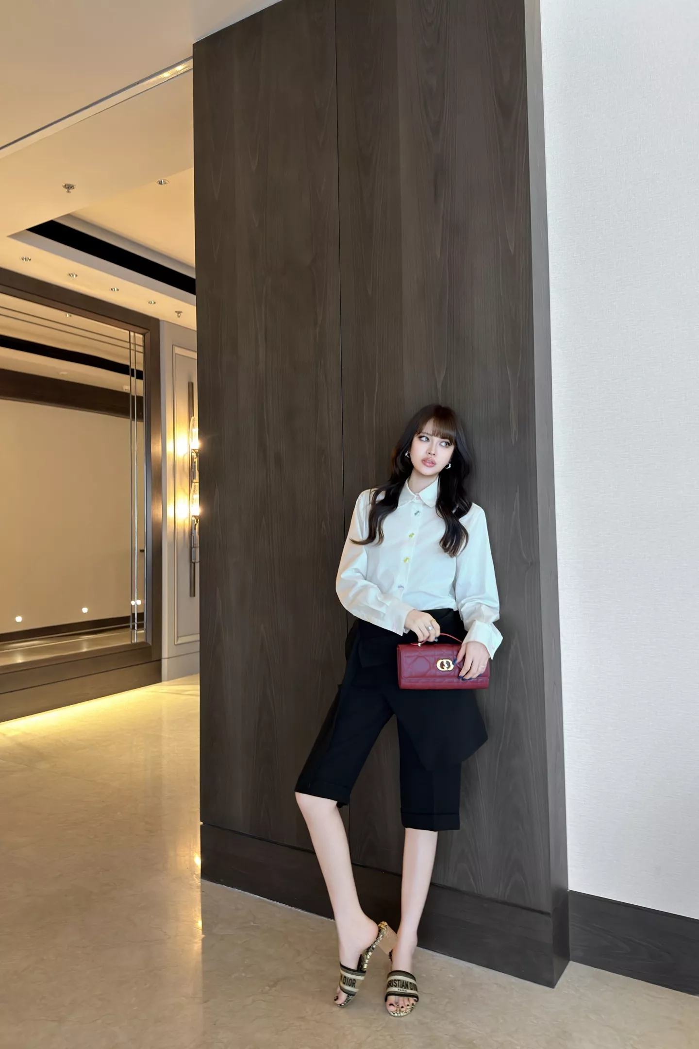 디올 마카롱 컬러 리본 버튼이 포인트인 여성 화이트 긴소매 셔츠 상세 이미지 28