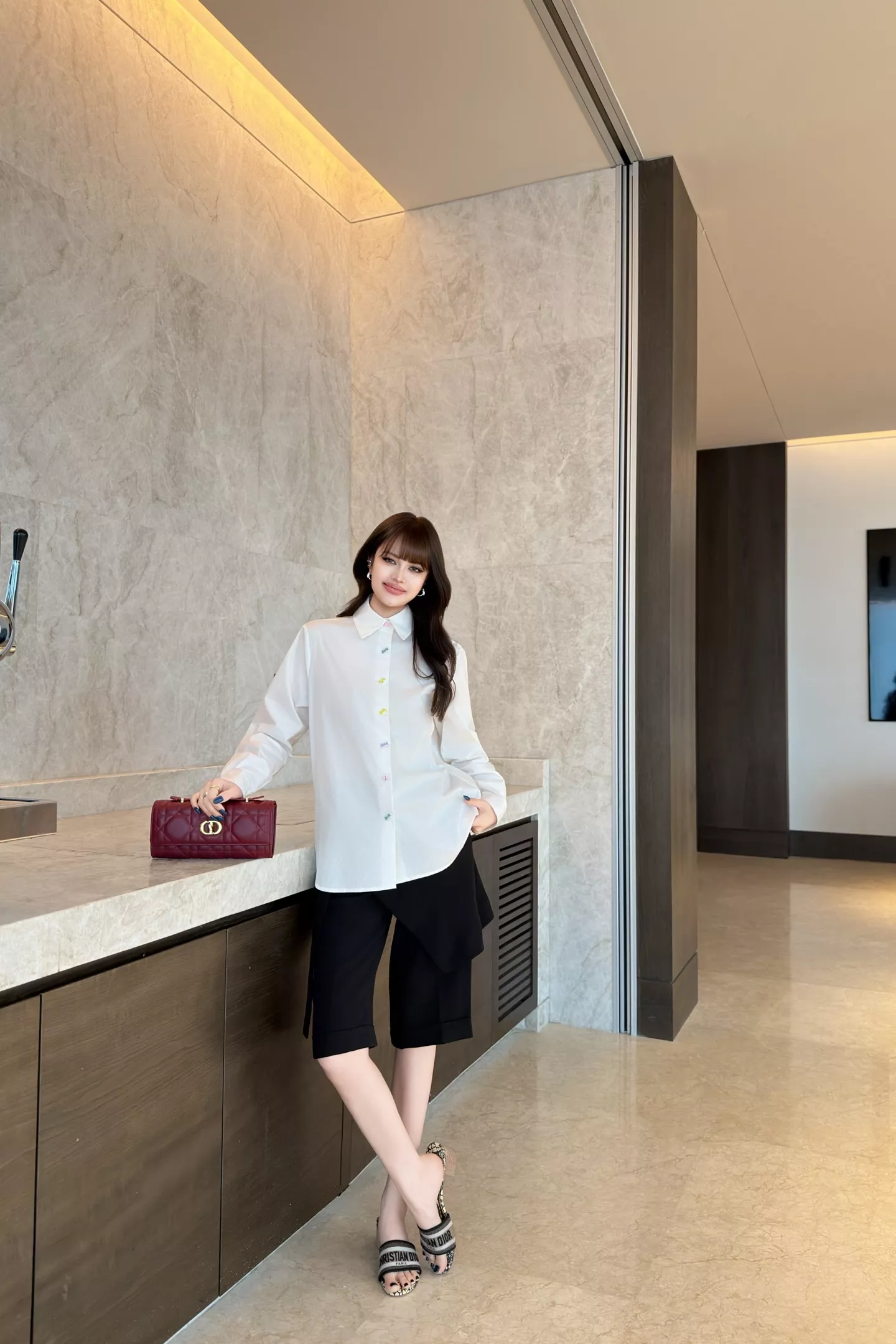 디올 마카롱 컬러 리본 버튼이 포인트인 여성 화이트 긴소매 셔츠 상세 이미지 23