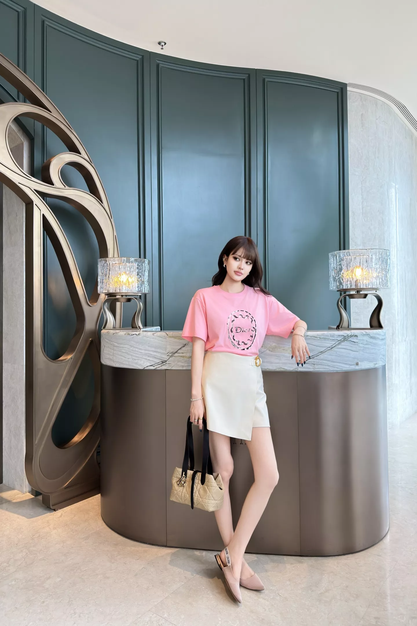 디올 원형 자수 로고 반소매 티셔츠 상세 이미지 26