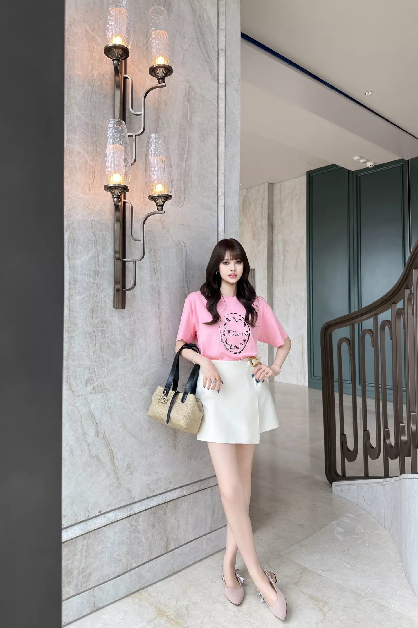 디올 원형 자수 로고 반소매 티셔츠 상세 이미지 28
