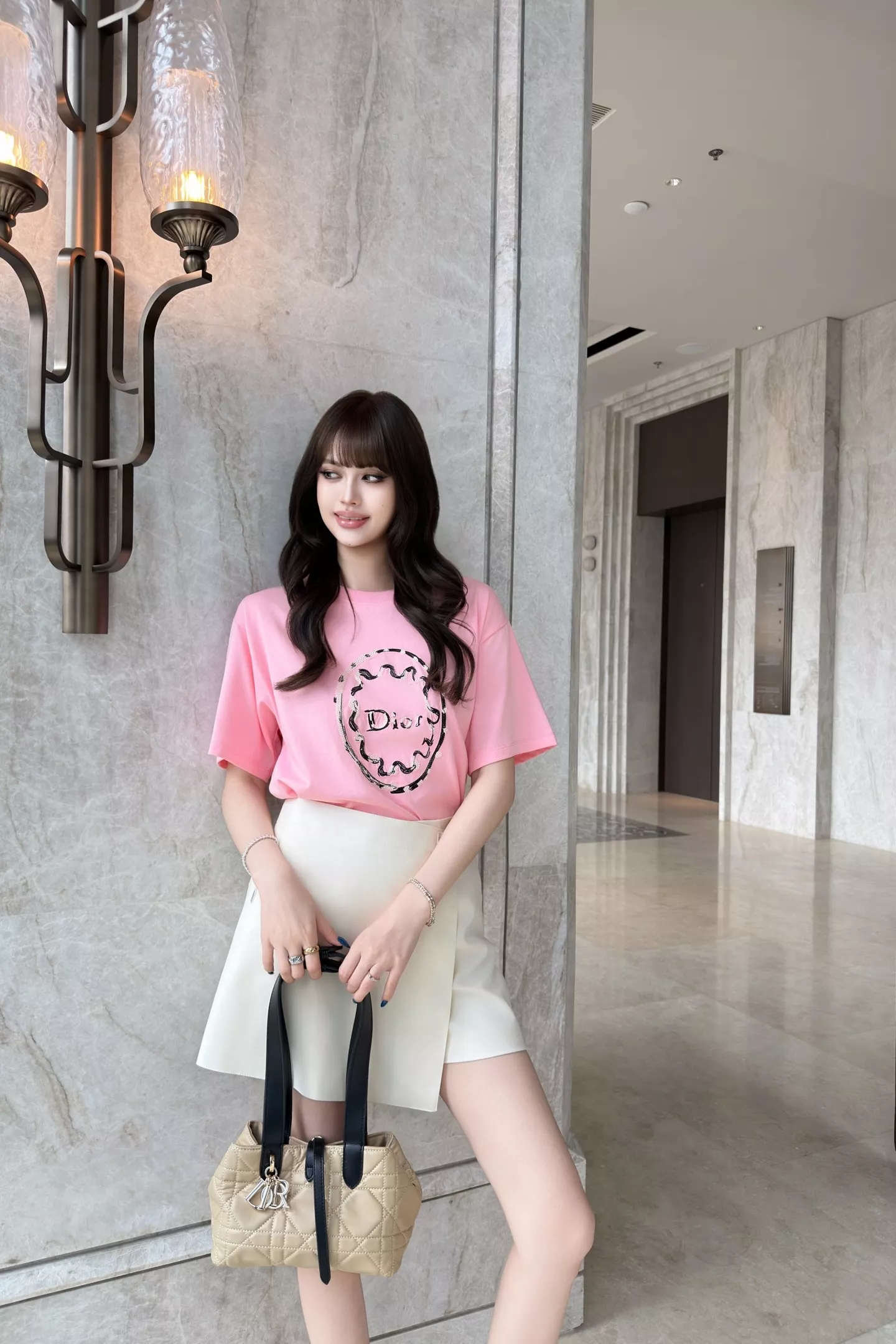 디올 원형 자수 로고 반소매 티셔츠 상세 이미지 22