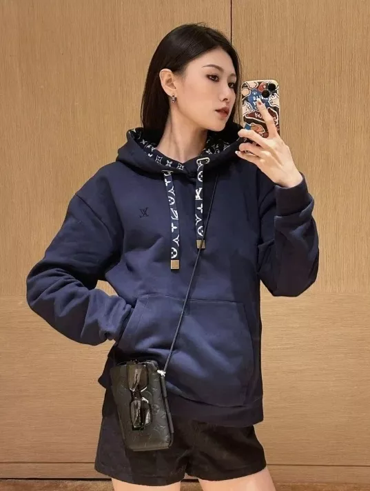 루이비통 로고 포켓 장식 긴소매 후드 티셔츠 상세 이미지 21