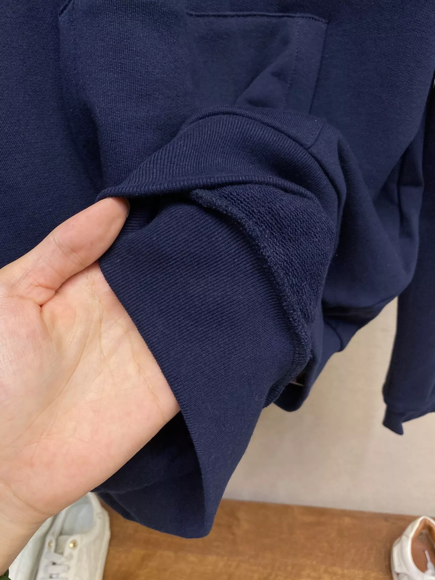 루이비통 로고 포켓 장식 긴소매 후드 티셔츠 상세 이미지 7