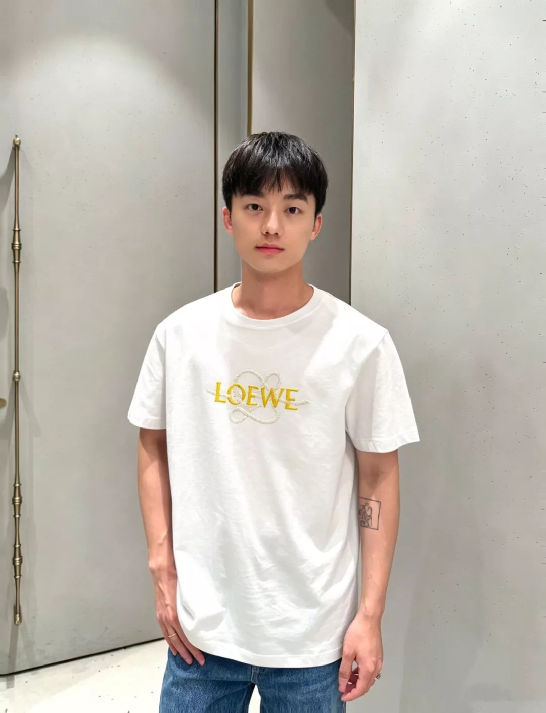 로에베 로고 자수 반소매 티셔츠 상세 이미지 9