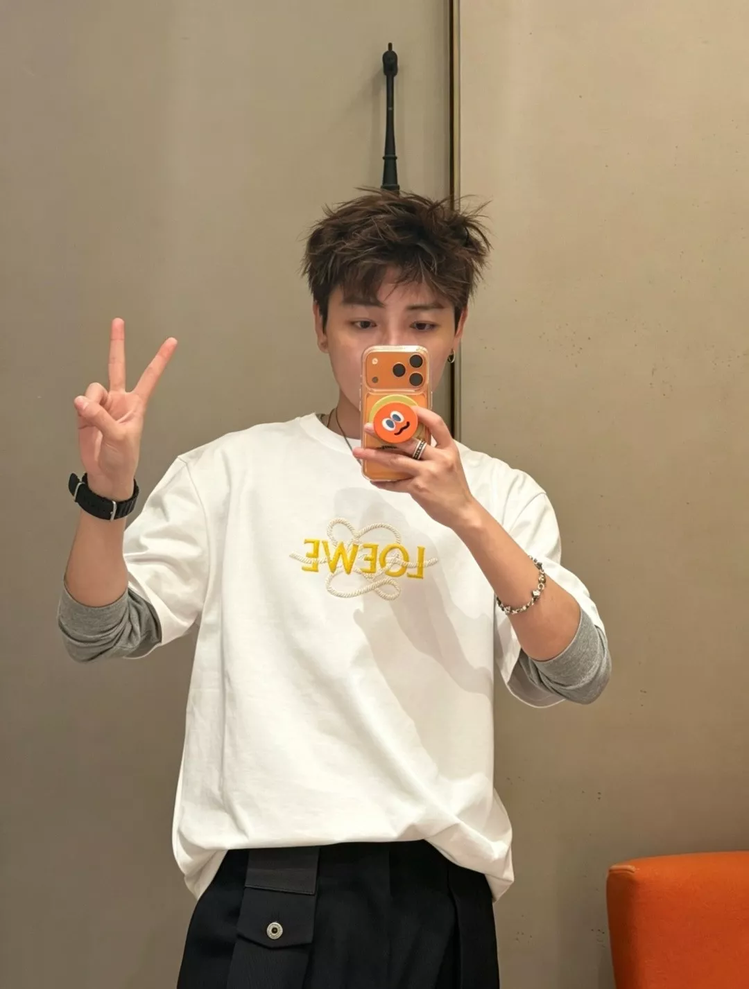 로에베 로고 자수 반소매 티셔츠 상세 이미지 11