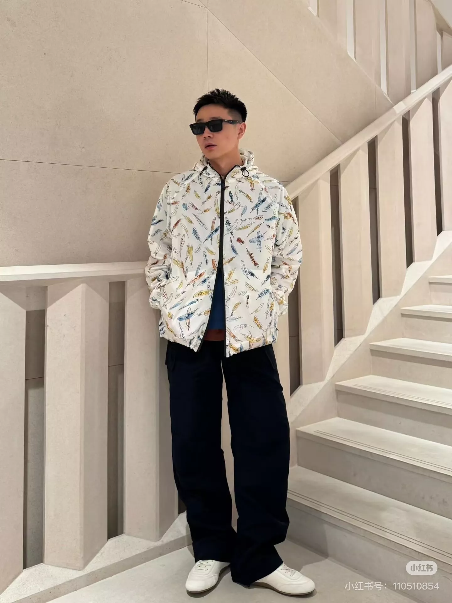 버버리 쿠엔틴 블레이크 협업 깃털 프린트 클랩튼 후드 재킷 상세 이미지 54