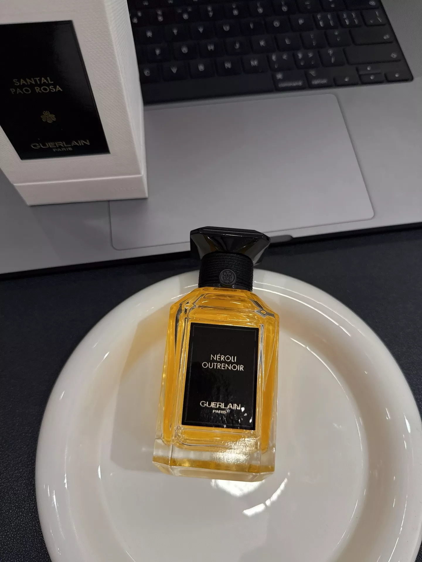 겔랑 아트 앤 매터 살롱 향수 상세 이미지 29