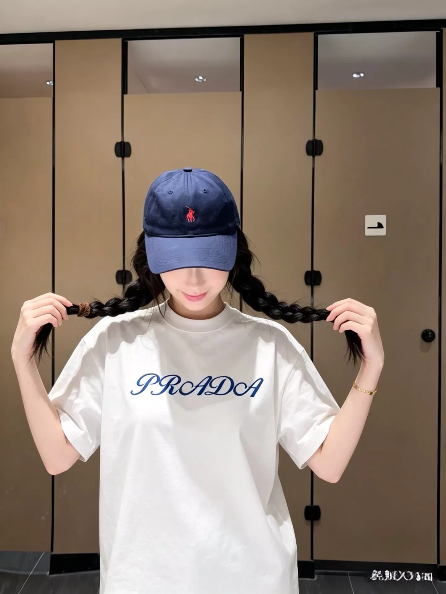 프라다 남성 로고 자수 반소매 티셔츠 상세 이미지 32