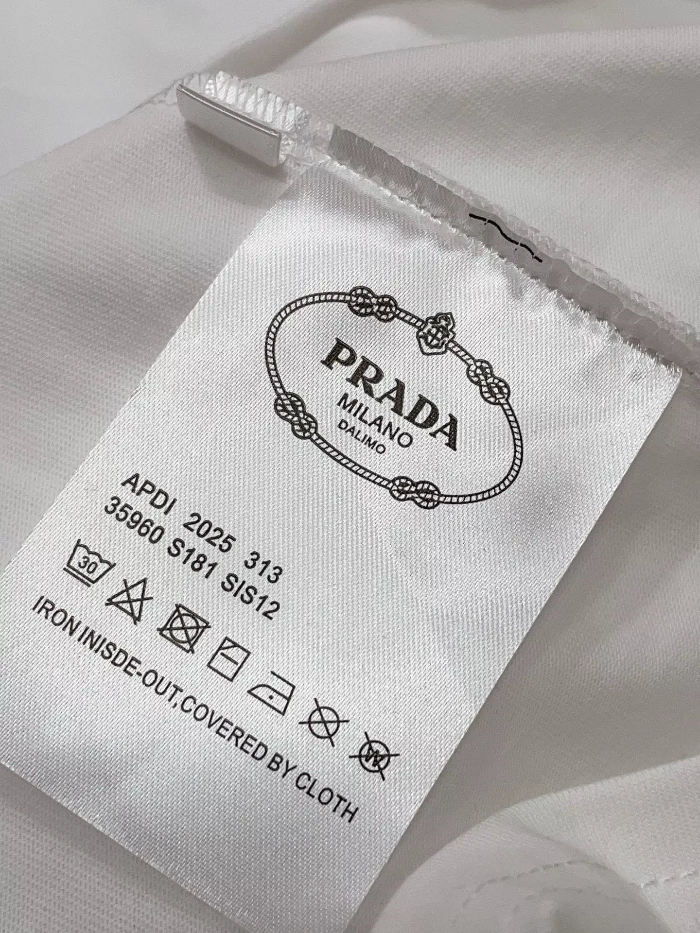 프라다 남성 로고 자수 반소매 티셔츠 상세 이미지 26