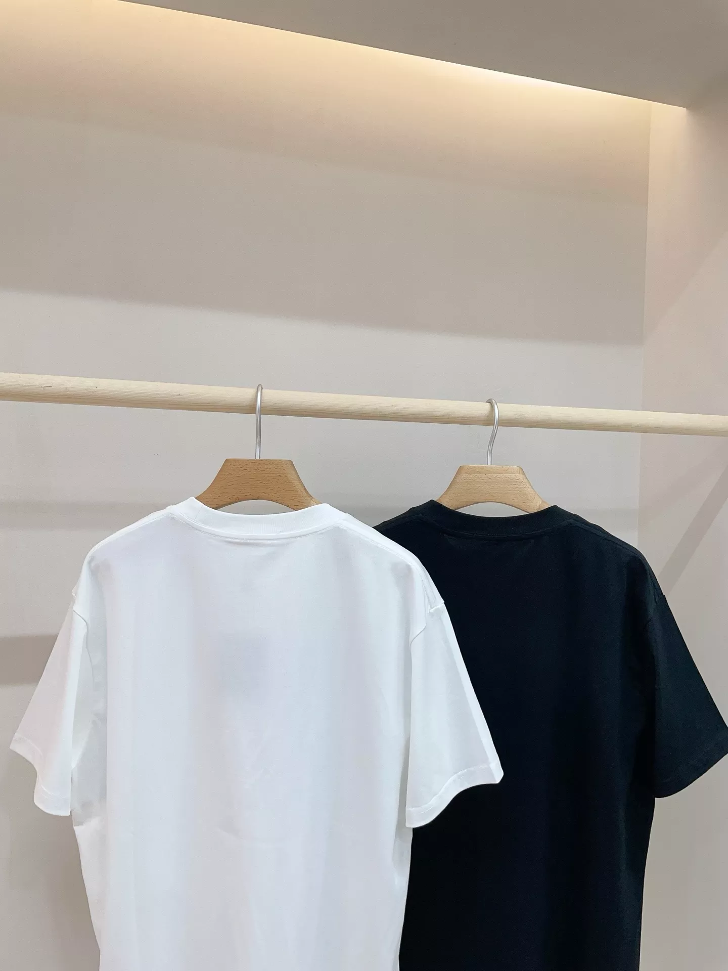 루이비통 입체 LV 포인트 반소매 티셔츠 상세 이미지 6