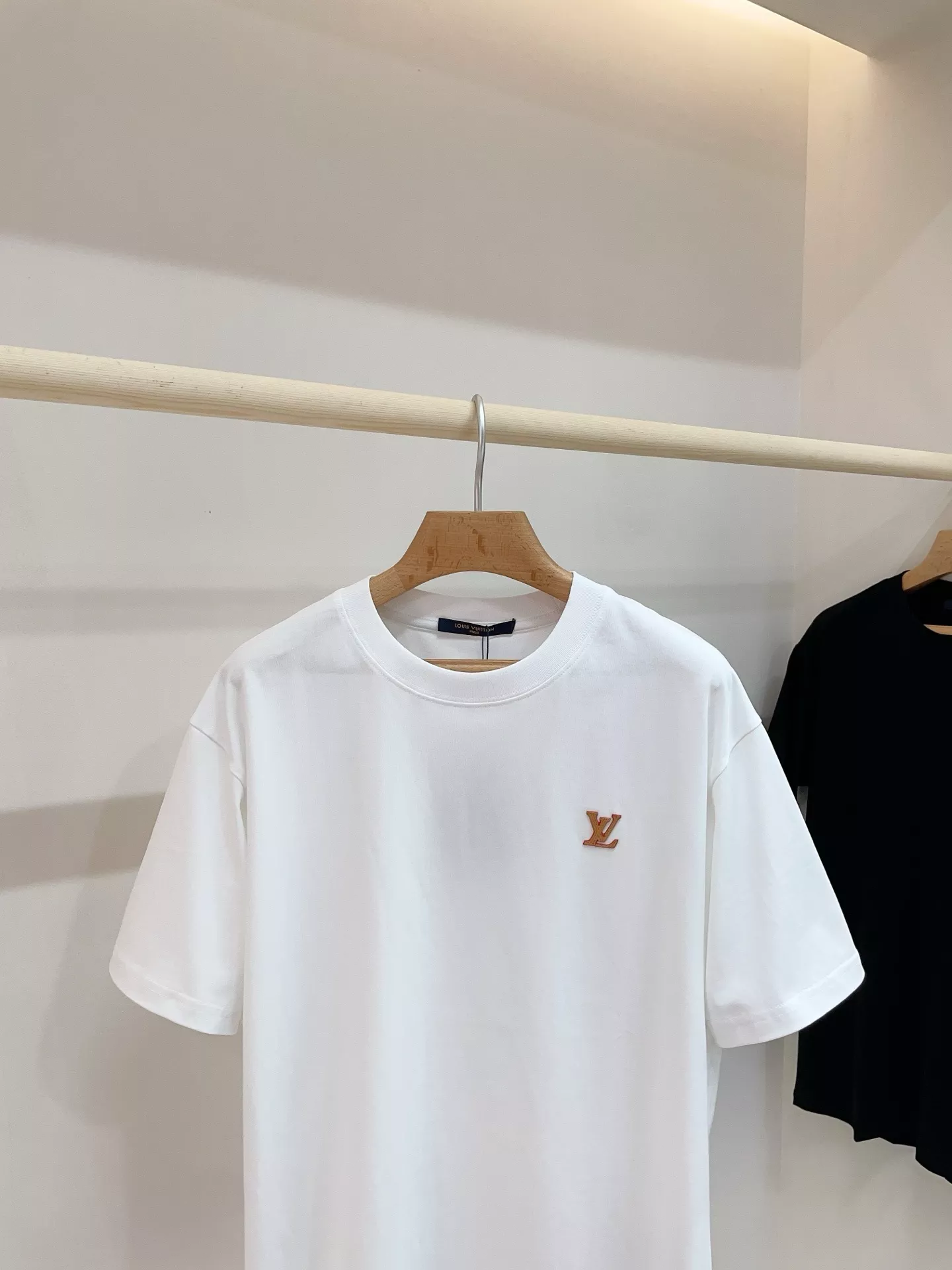 루이비통 입체 LV 포인트 반소매 티셔츠 상세 이미지 12