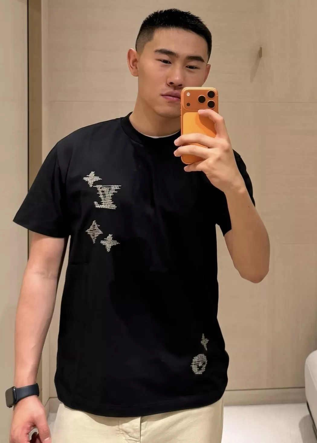 루이비통 자수 로고 반소매 티셔츠 상세 이미지 25