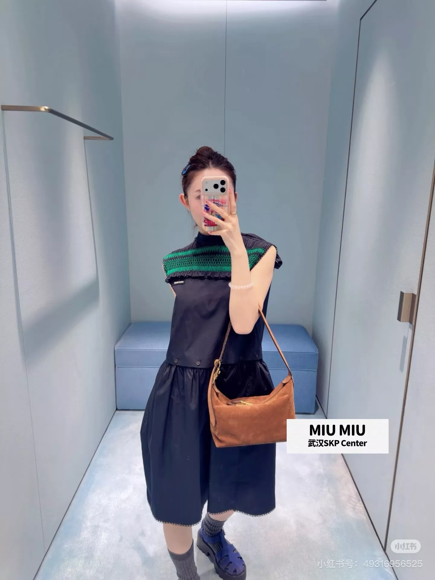 미우미우 레이스 플라워 칼라 배색 자수 민소매 원피스 상세 이미지 4