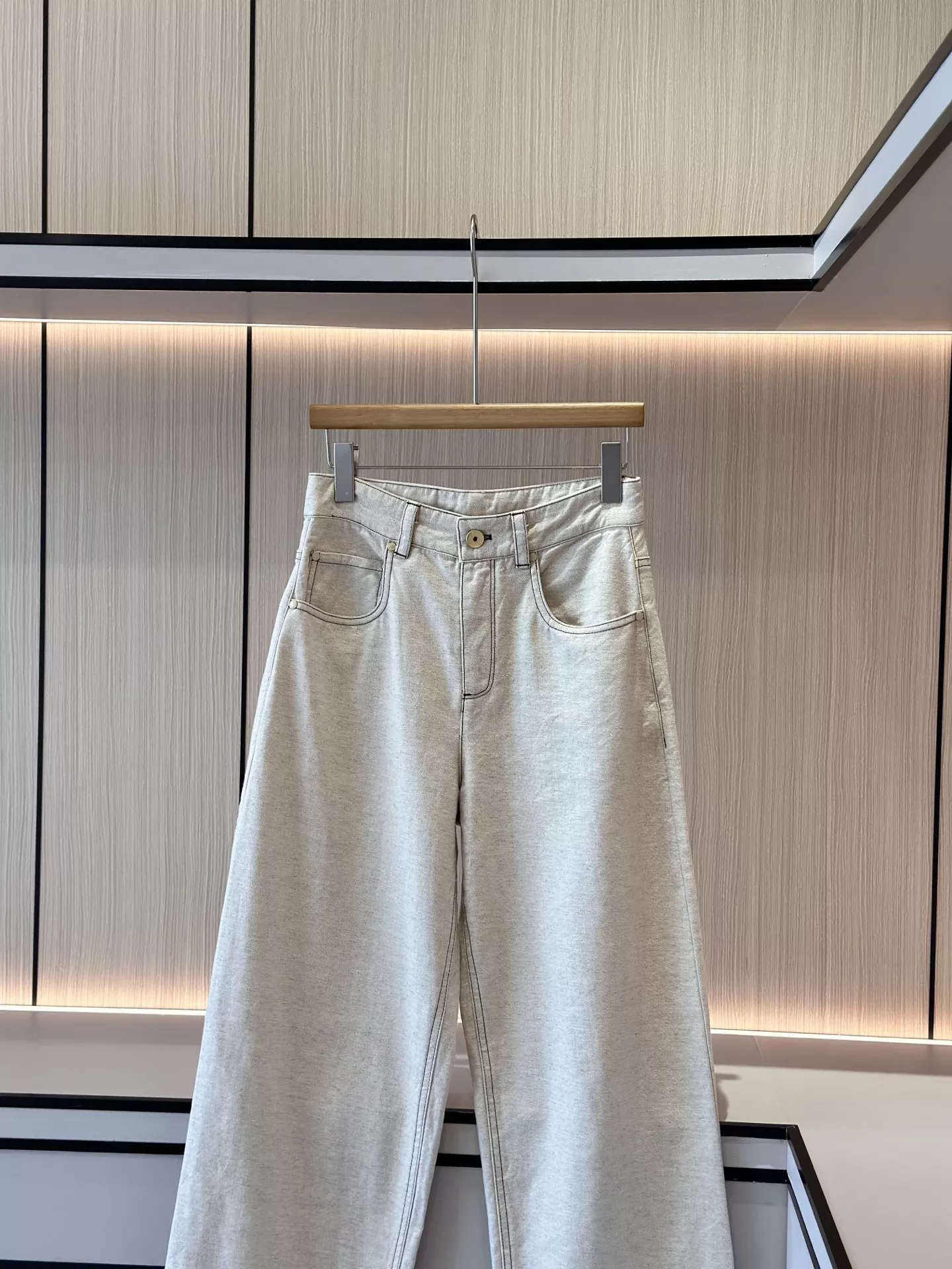 브루넬로쿠치넬리 오트밀 컬러 스트레이트 데님 팬츠 상세 이미지 2