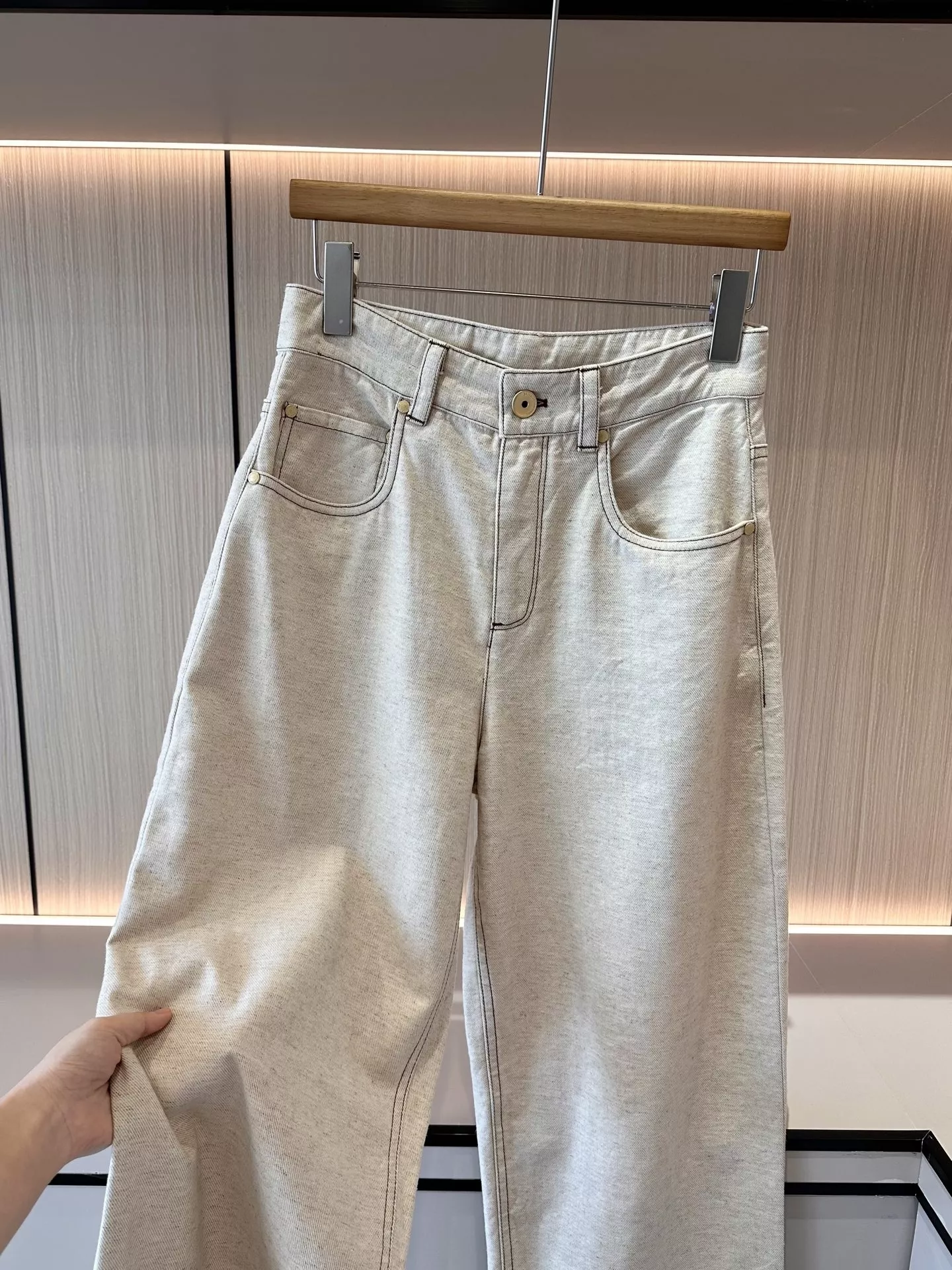 브루넬로쿠치넬리 오트밀 컬러 스트레이트 데님 팬츠 상세 이미지 3