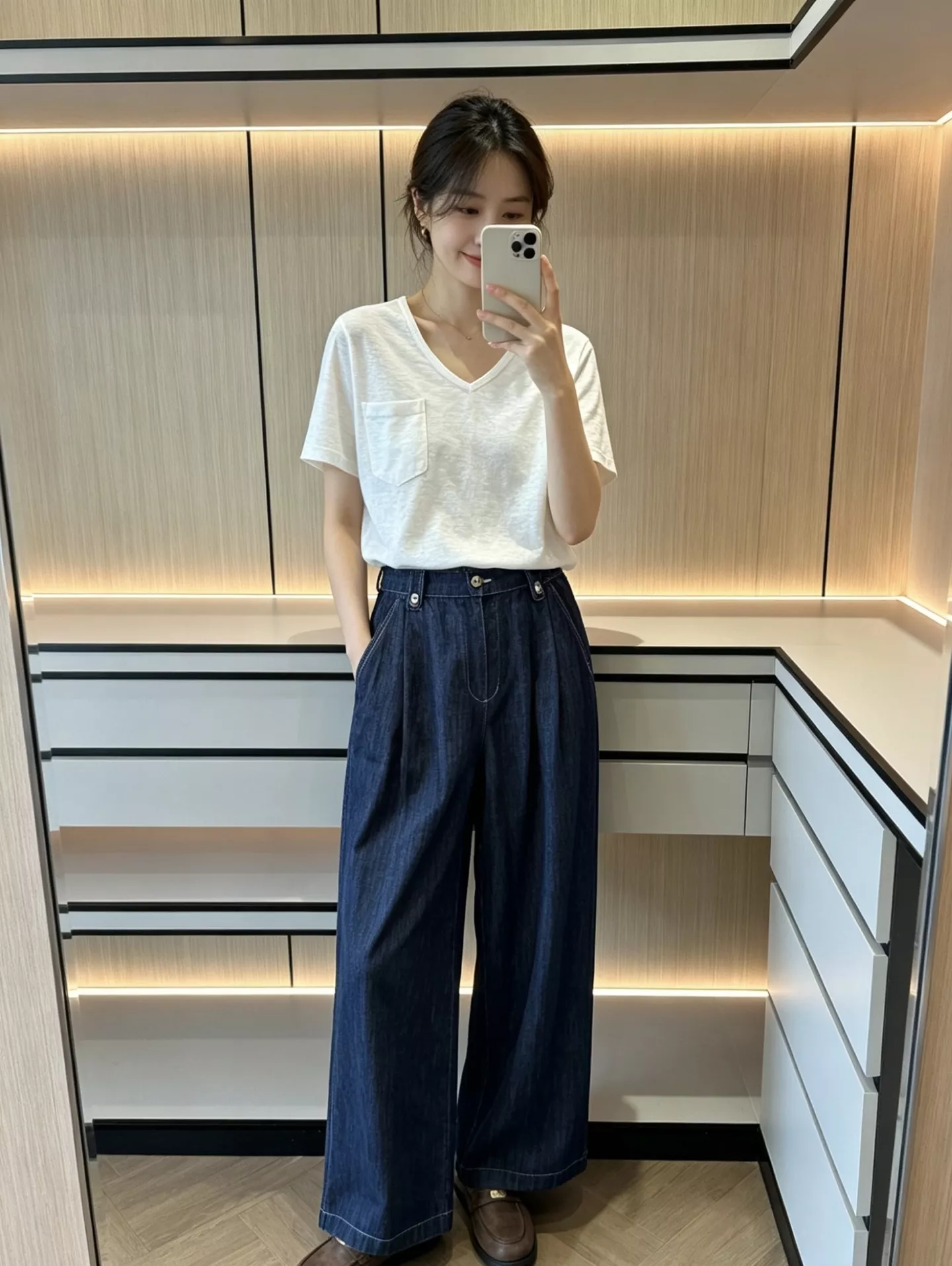 브루넬로쿠치넬리 입체 턱 디테일 와이드 데님 팬츠 상세 이미지 95