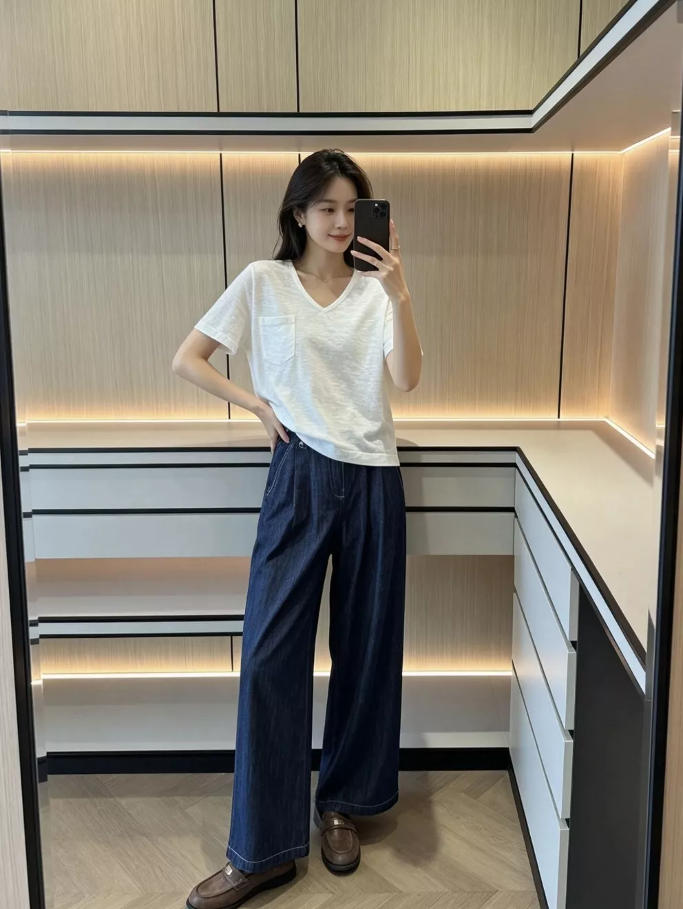 브루넬로쿠치넬리 입체 턱 디테일 와이드 데님 팬츠 상세 이미지 97