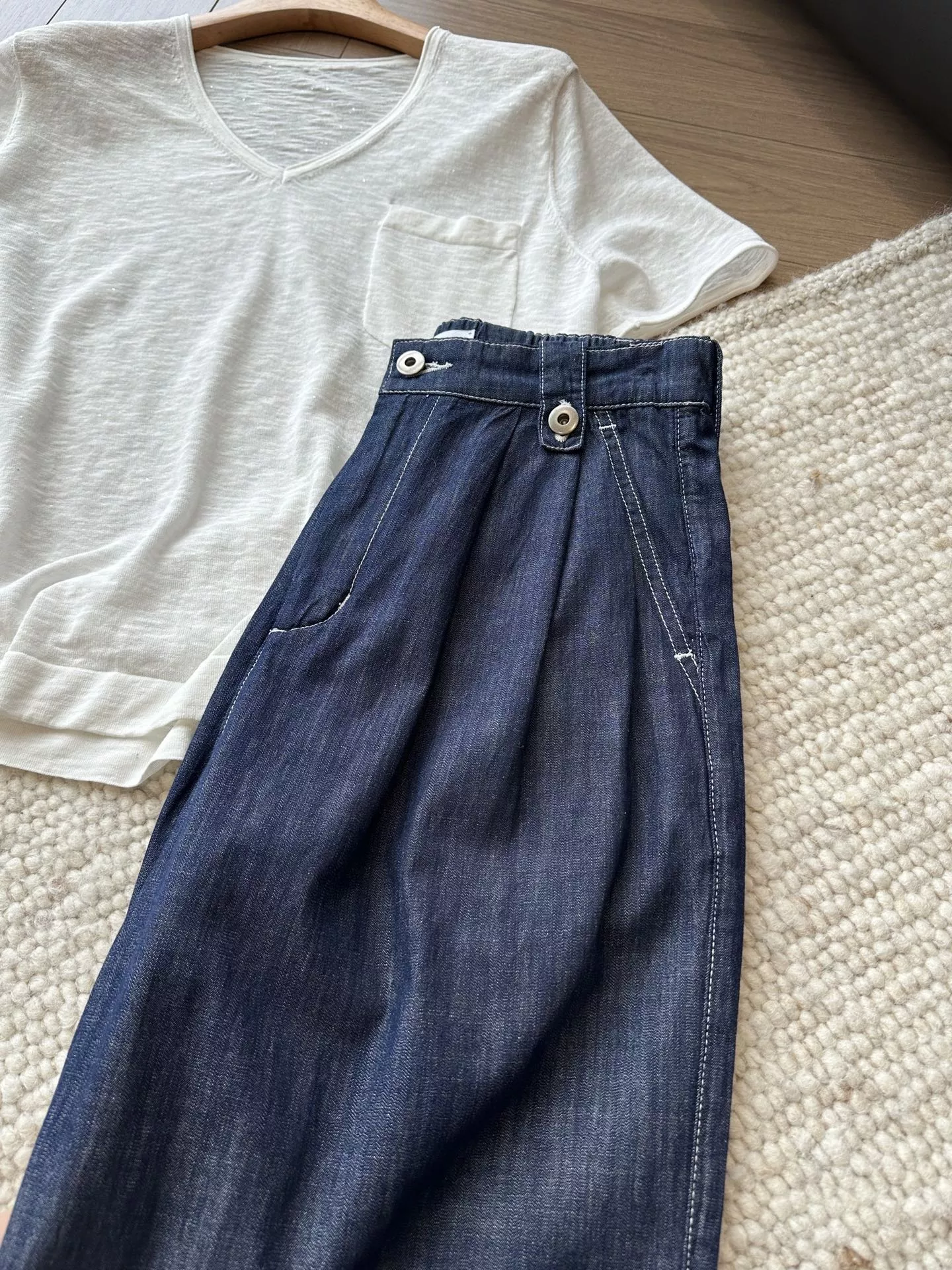 브루넬로쿠치넬리 입체 턱 디테일 와이드 데님 팬츠 상세 이미지 36