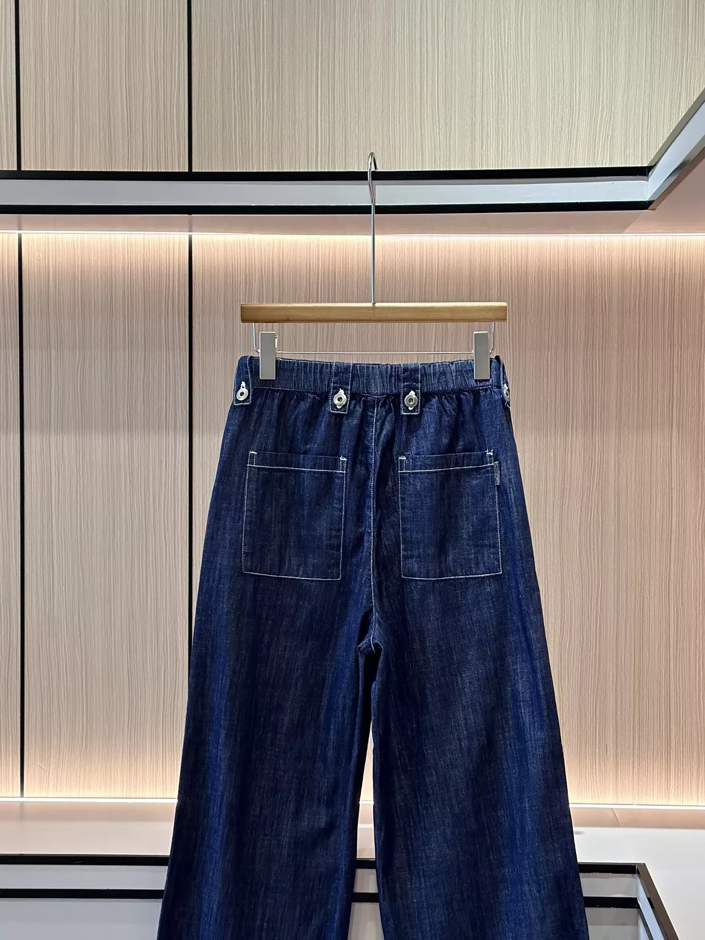브루넬로쿠치넬리 입체 턱 디테일 와이드 데님 팬츠 상세 이미지 8