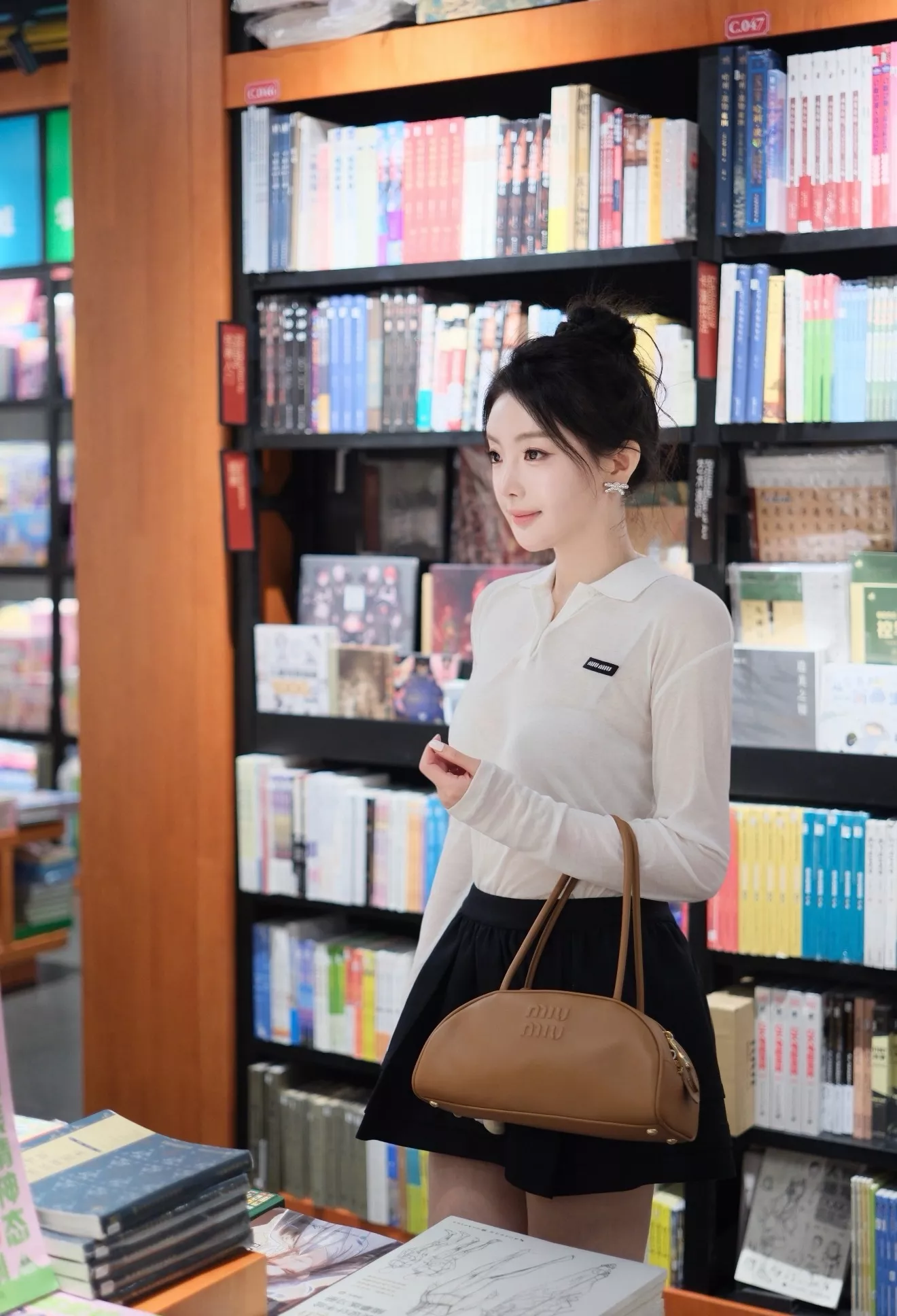 미우미우 폴로 칼라 디자인의 여성용 긴소매 니트 상의 상세 이미지 27