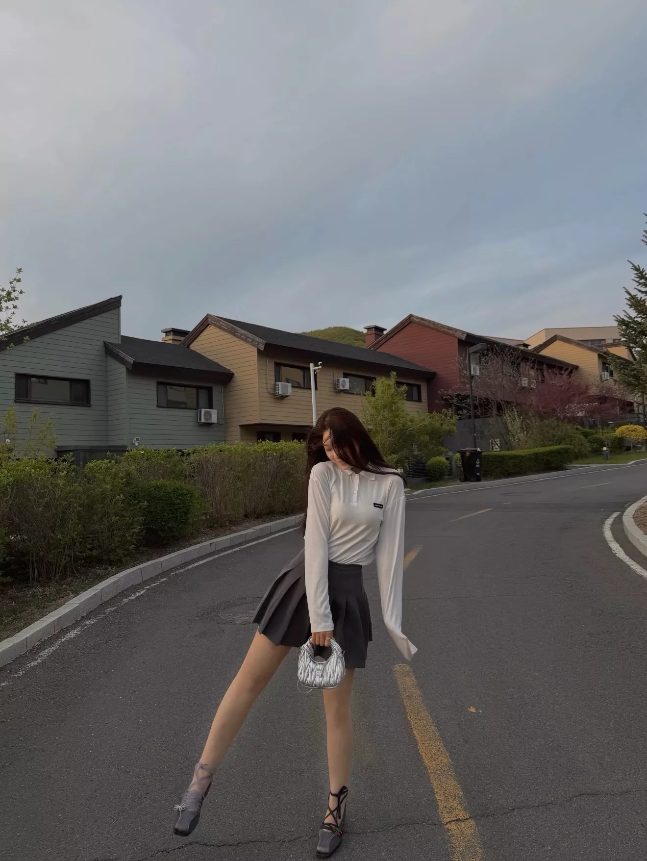 미우미우 폴로 칼라 디자인의 여성용 긴소매 니트 상의 상세 이미지 26