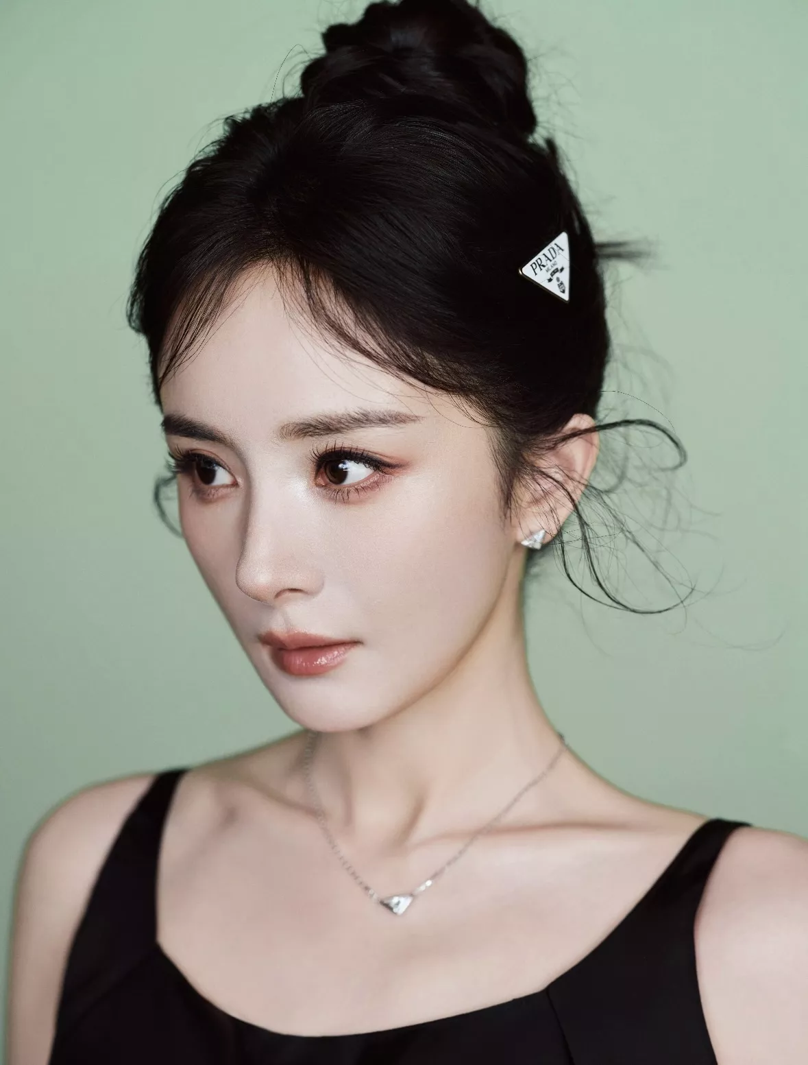 프라다 메탈 삼각 로고 장식 슬리브리스 원피스 상세 이미지 13