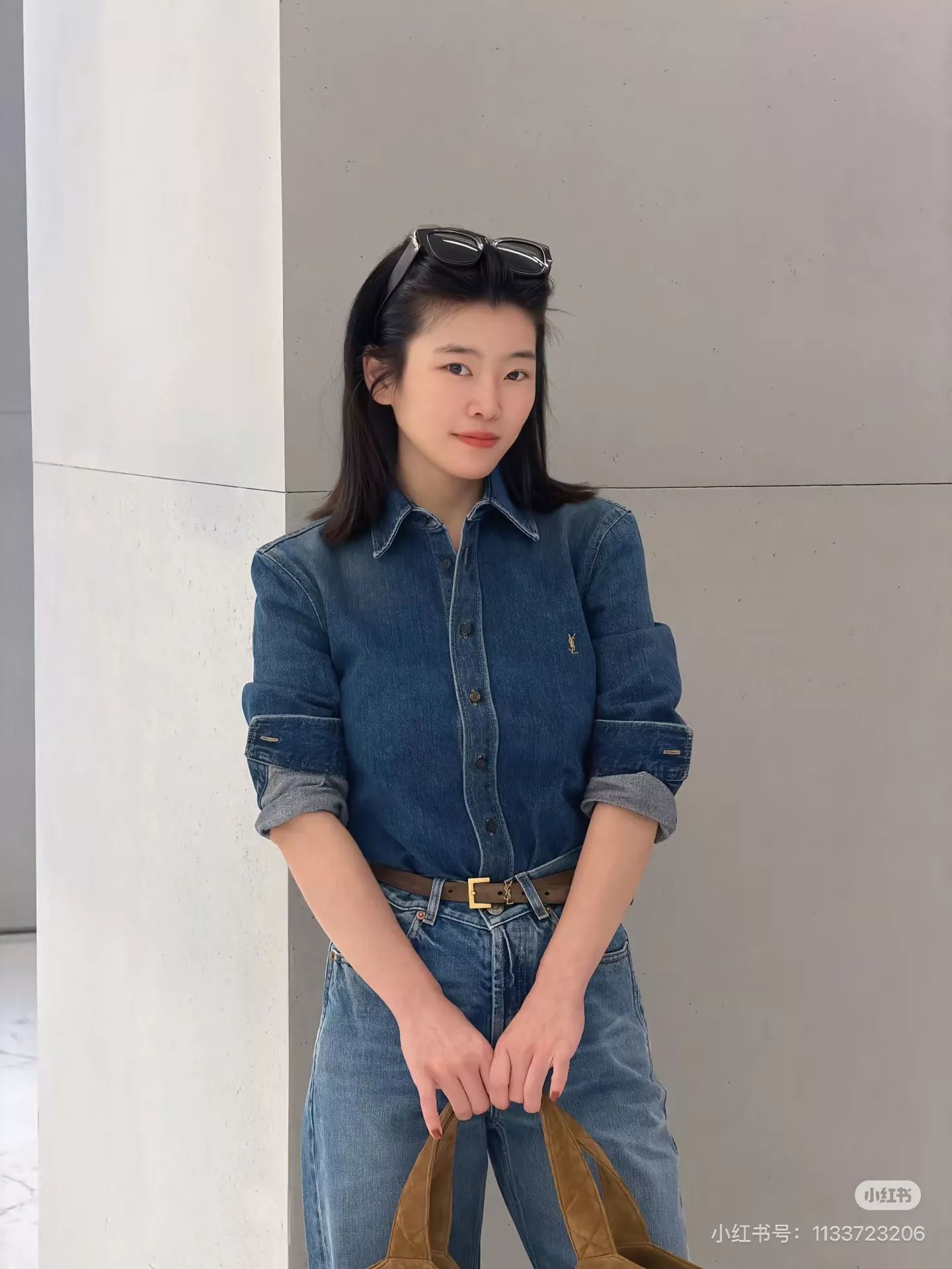 입생로랑 자수 로고 포인트 크롭 데님 셔츠 상세 이미지 16