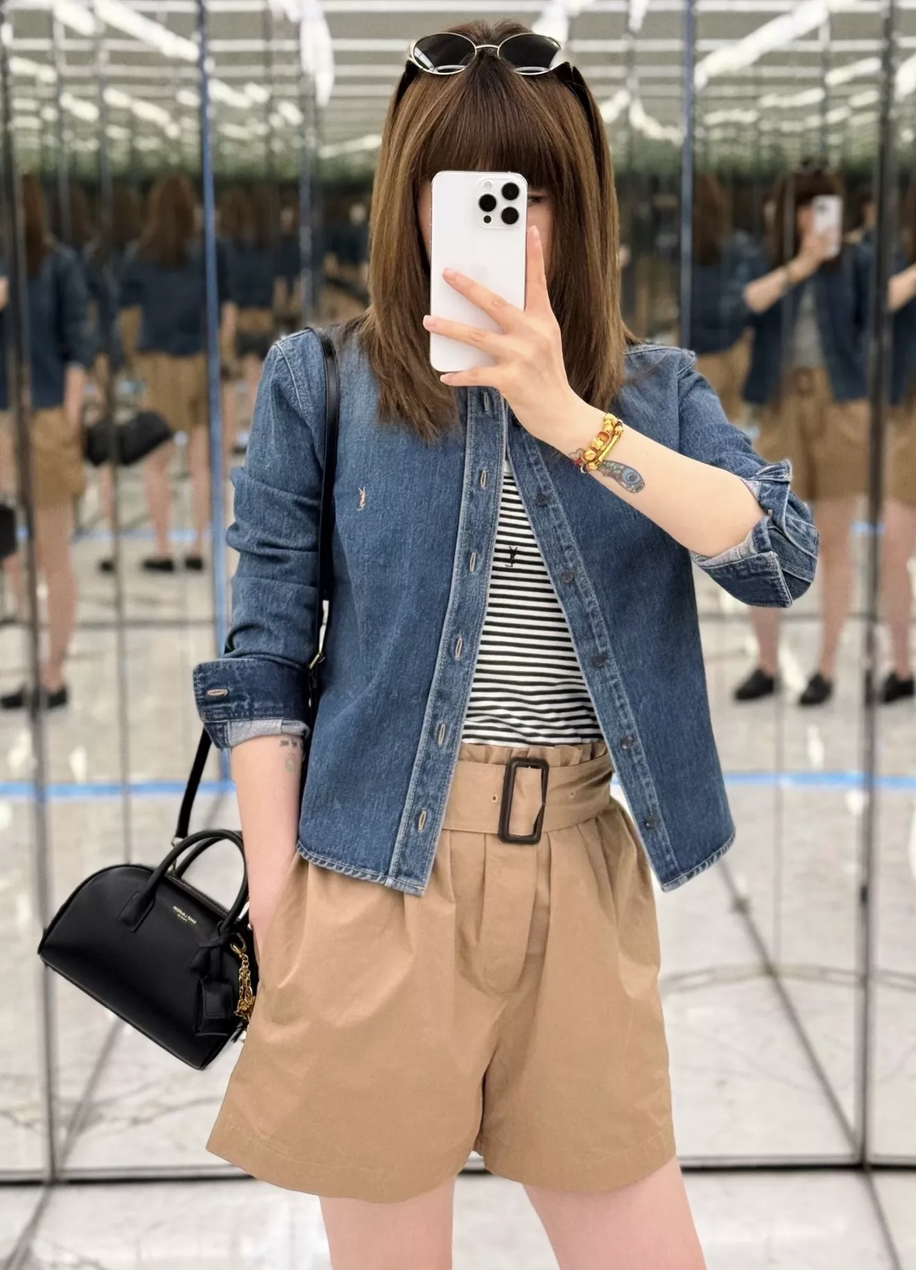 입생로랑 자수 로고 포인트 크롭 데님 셔츠 상세 이미지 32