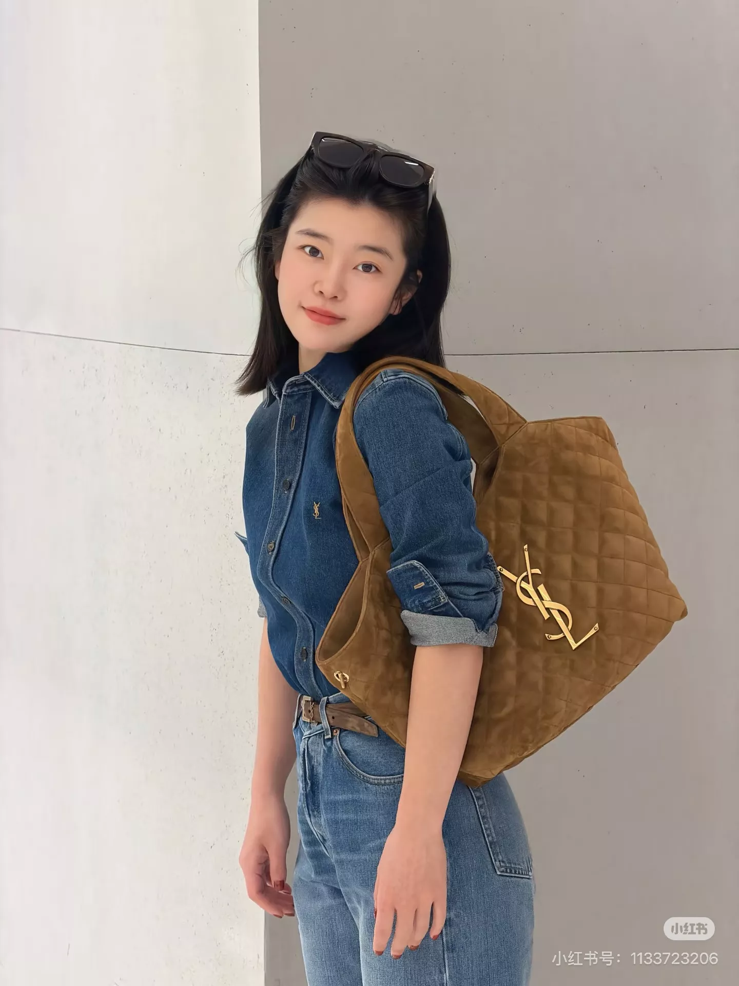 입생로랑 자수 로고 포인트 크롭 데님 셔츠 상세 이미지 17