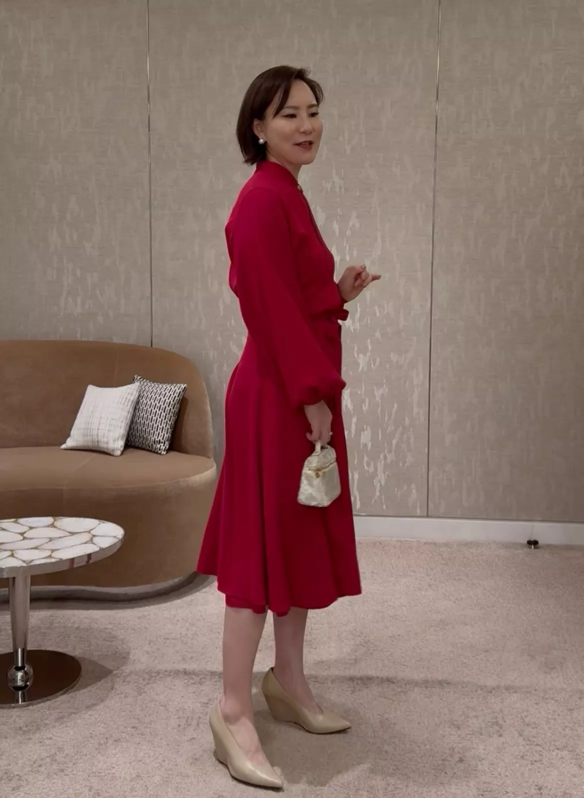 로로피아나 남프랑스 무드의 레드 긴소매 원피스 상세 이미지 15