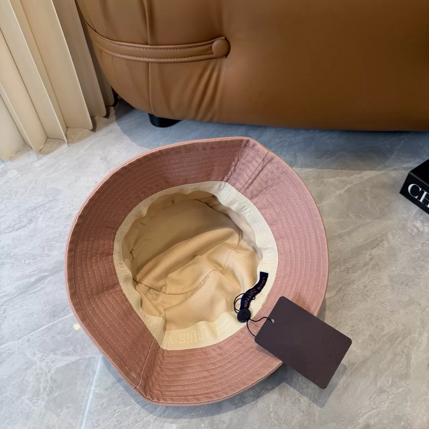 루이비통 자수 로고 버킷햇 상세 이미지 3