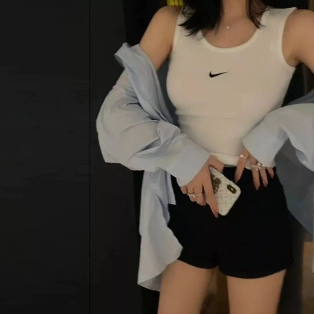 나이키 스우시 자수 크롭 공자형 민소매 탑 상세 이미지 27