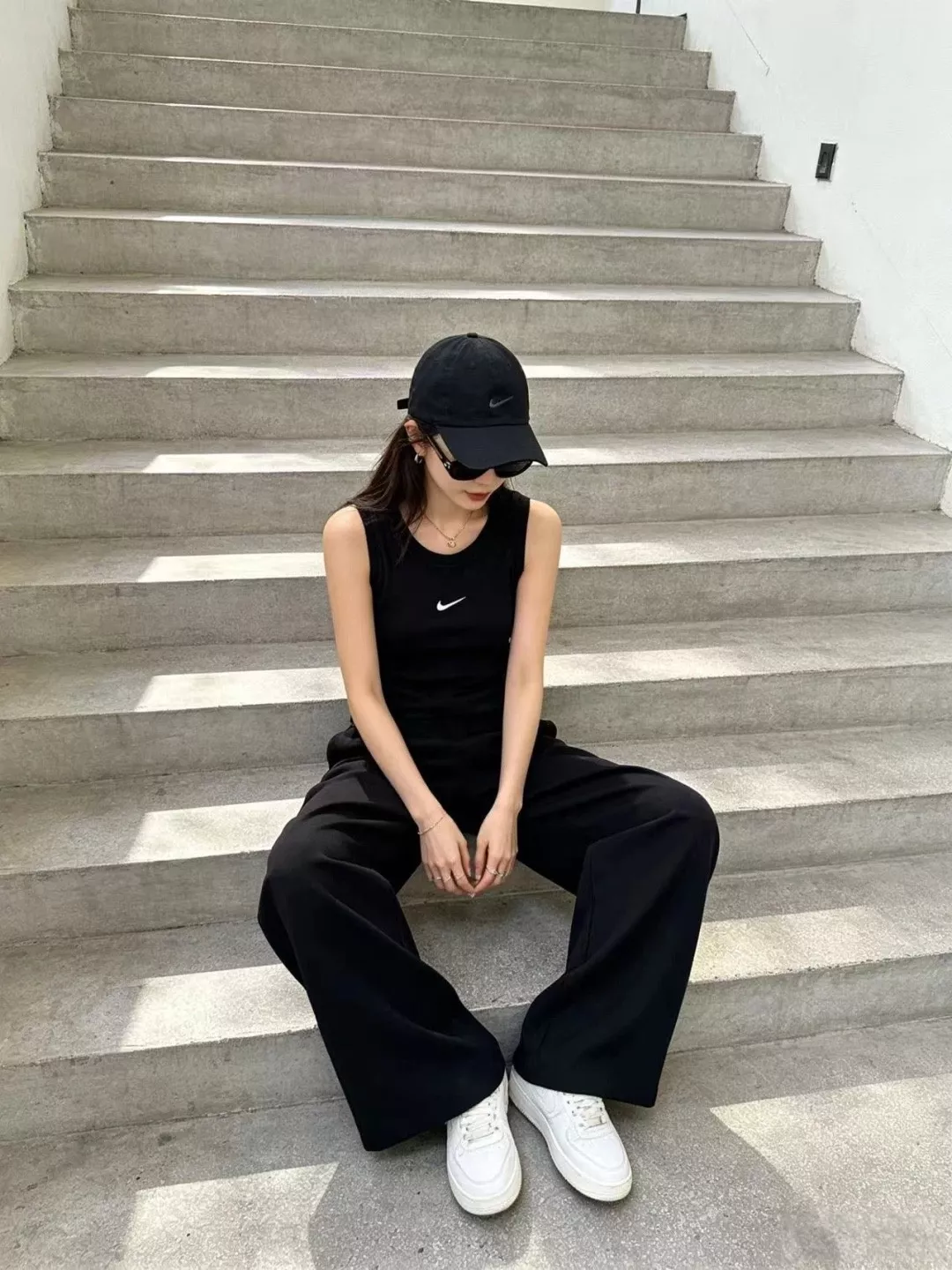 나이키 스우시 자수 크롭 공자형 민소매 탑 상세 이미지 14
