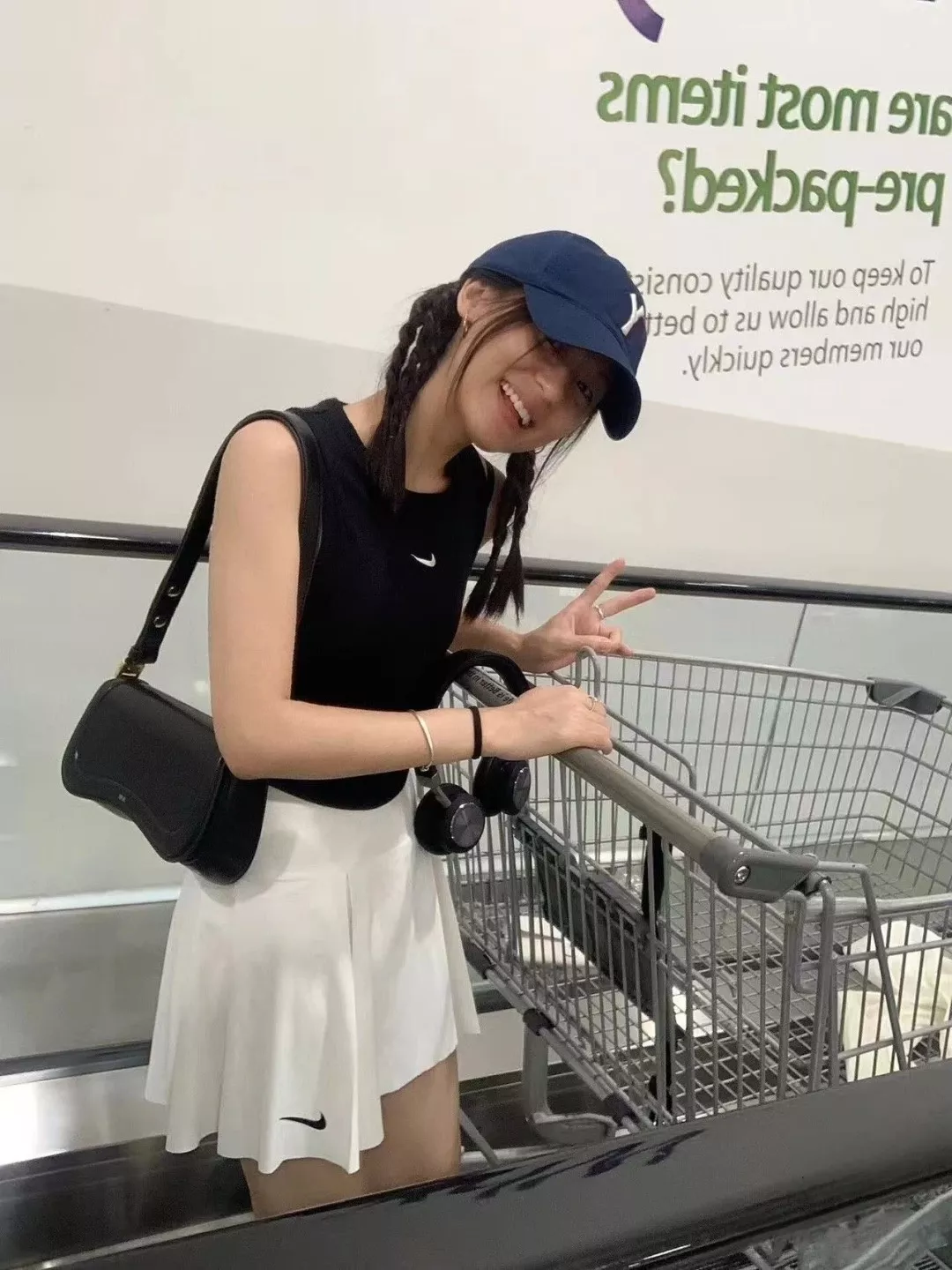 나이키 스우시 자수 크롭 공자형 민소매 탑 상세 이미지 20