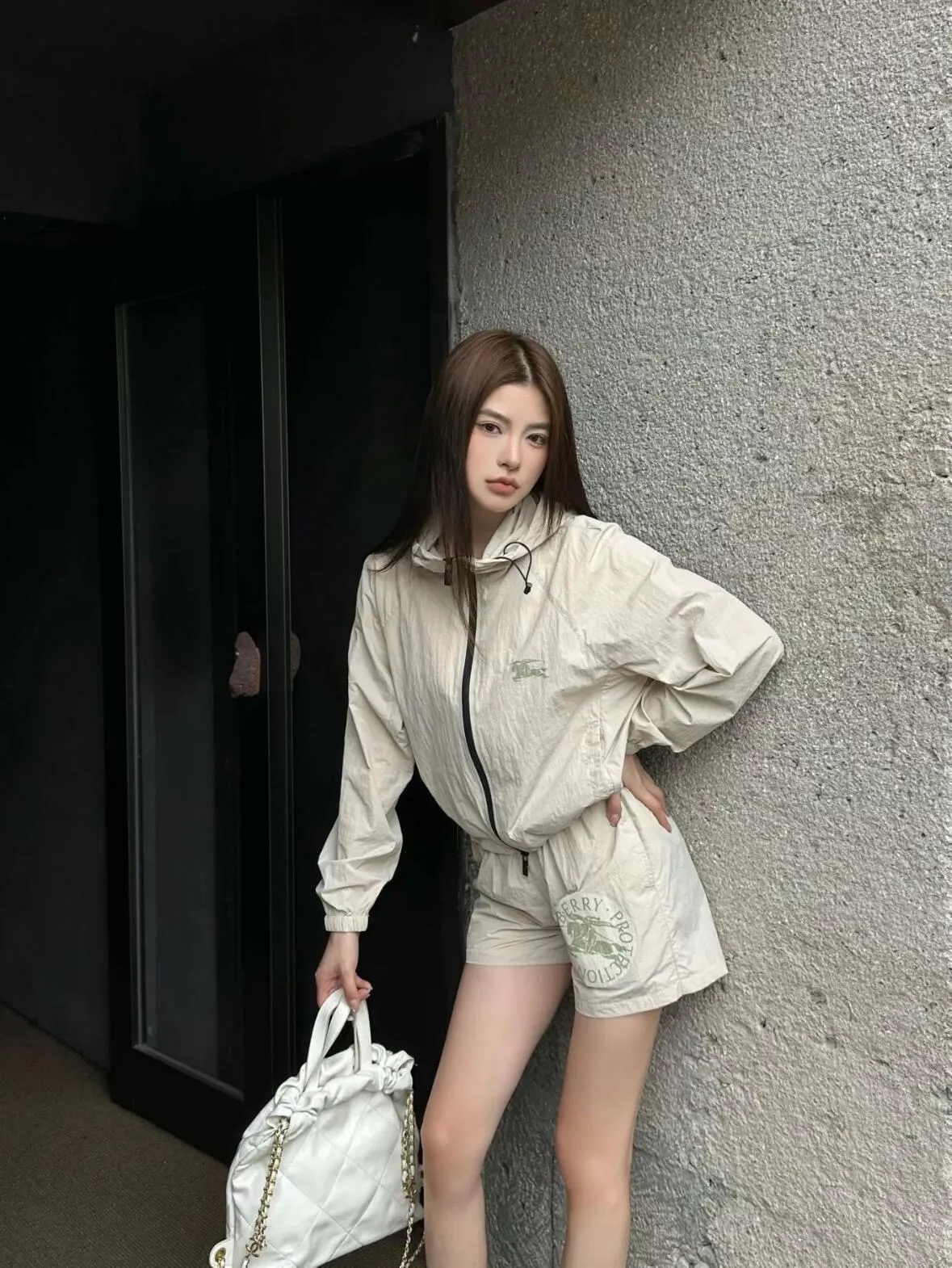 버버리 기사 로고 프린트 후드 집업 재킷 상세 이미지 33