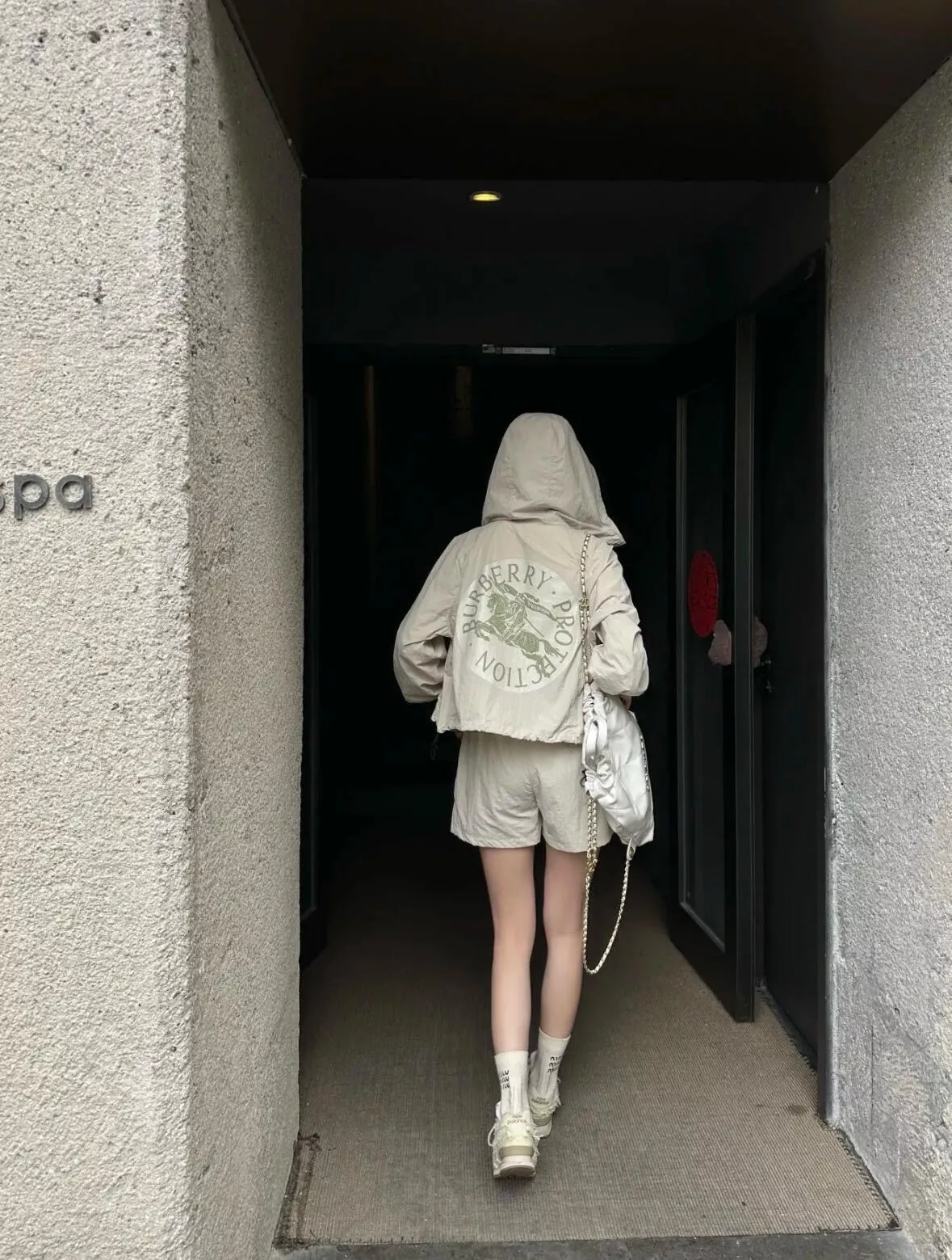 버버리 기사 로고 프린트 후드 집업 재킷 상세 이미지 31
