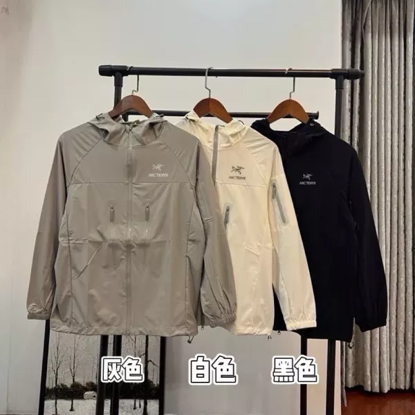 아크테릭스 후드형 경량 바람막이 재킷