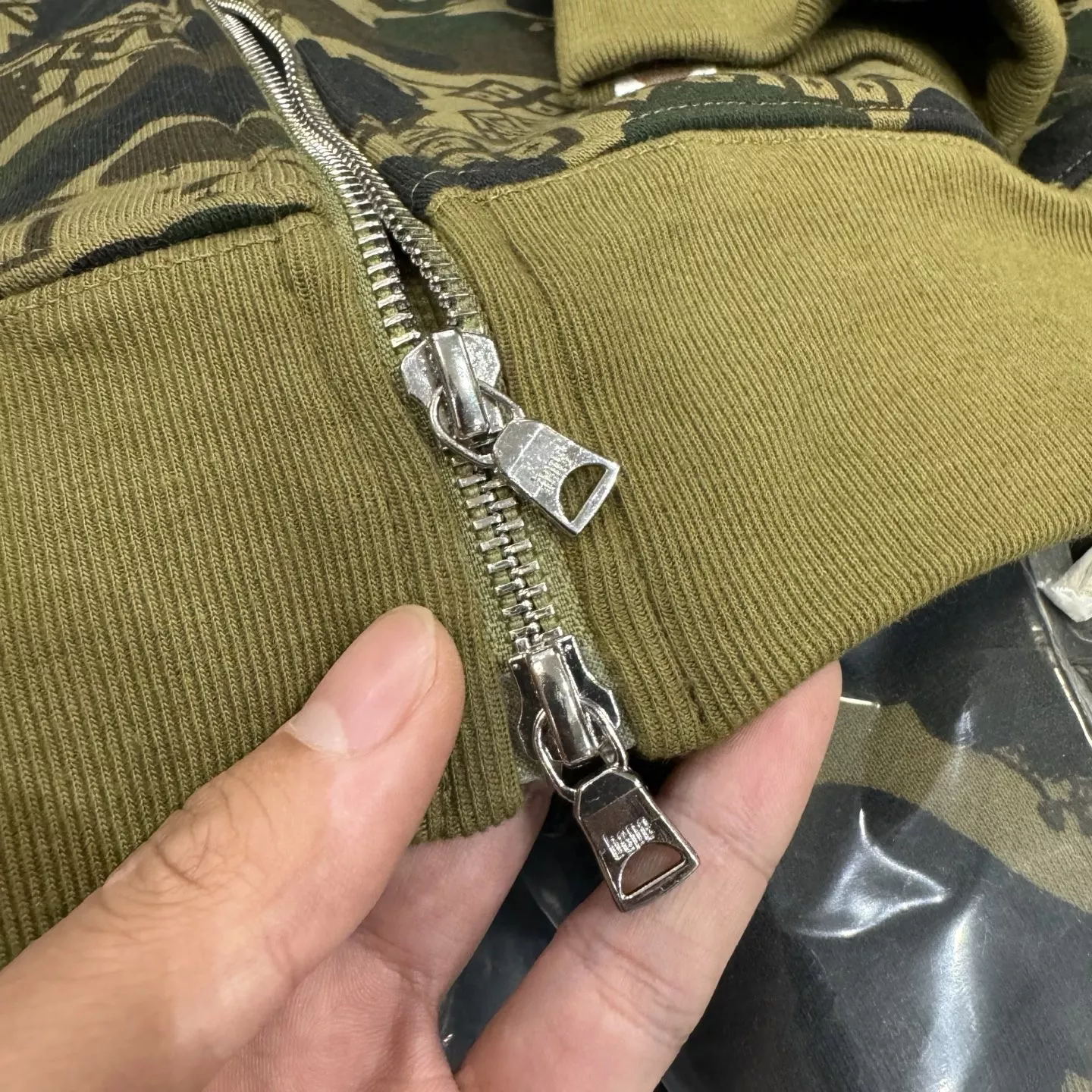 베이프 카모 패턴 샤크 후드 티셔츠 상세 이미지 19