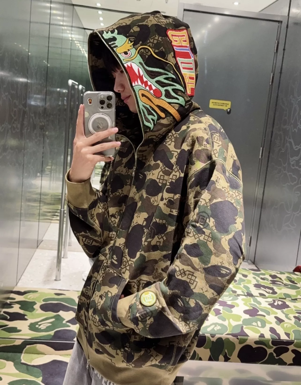 베이프 카모 패턴 샤크 후드 티셔츠 상세 이미지 27