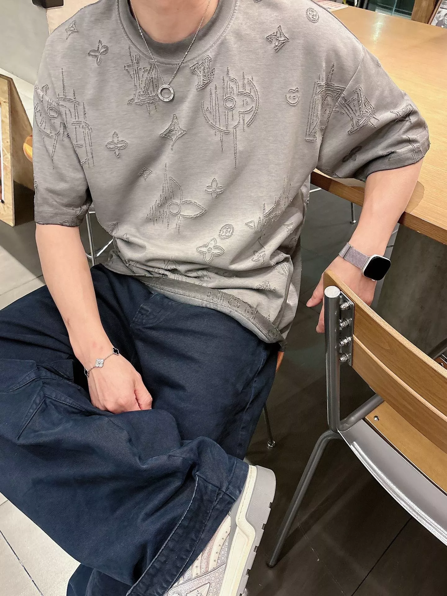 루이비통 로고 번아웃 자카드 반소매 티셔츠 상세 이미지 12