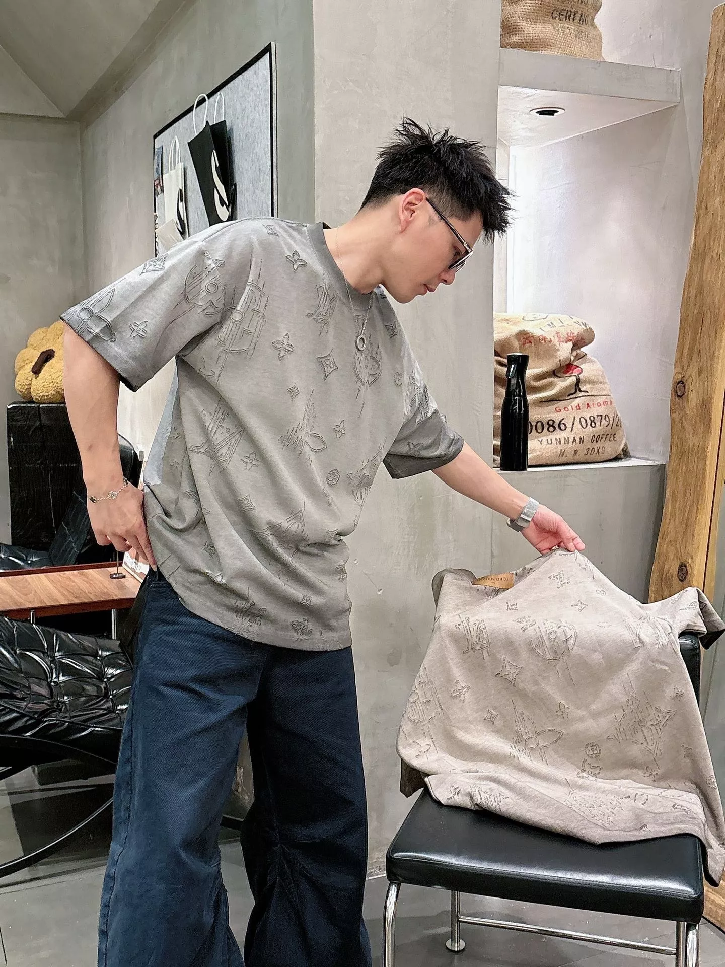 루이비통 로고 번아웃 자카드 반소매 티셔츠 상세 이미지 17